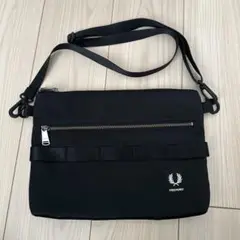 FRED PERRY 黒 ショルダーバッグ