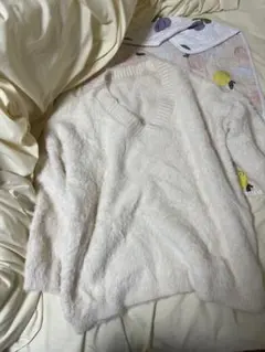 ホワイト Vネック 長袖セーター