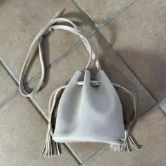 フリンジ付きホワイト巾着ショルダーバッグ、ポシェット