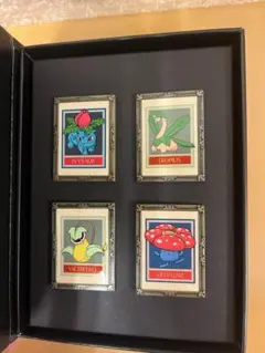 【限定品】ポケモン30周年 ロンドン自然史博物館コラボ　ピンバッジ 8個セット ポケモン30周年 ロンドン自然史博物館コラボ ピンバッジ 4個セット