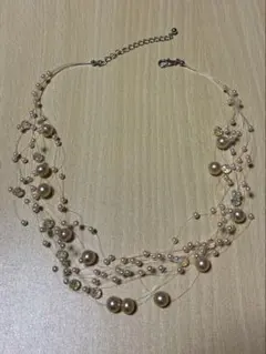 パールとクリスタルビーズのネックレス