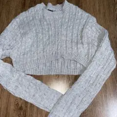 グレー ショート丈ニットセーター