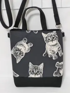 スマホポシェット・サコッシュ・ミニバッグ・ 猫柄 ・キュート子猫柄・持ち手つき