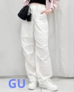 GU ジーユー　テックパラシュートプルオンパンツ　カーゴパンツ