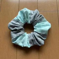 水色とグレーのシュシュ