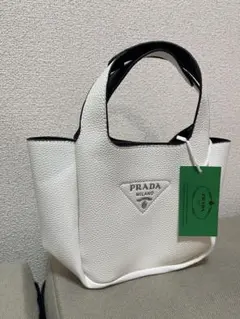 PRADA ホワイトレザートートバッグ - メルカリ