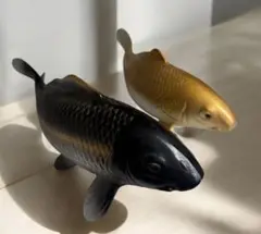 双鯉 双鯉 夫婦鯉 縁起物 金属製鯉の彫刻セット 置物 美術品
