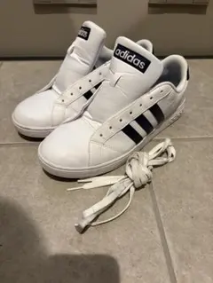 adidas neo ホワイトハイカットスニーカー