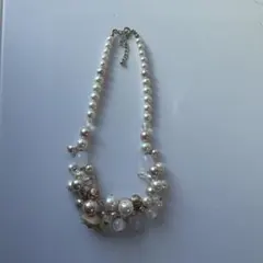 フラワー装飾ホワイトパールネックレス