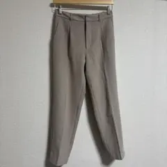 GU ベージュ スリムフィットパンツ
