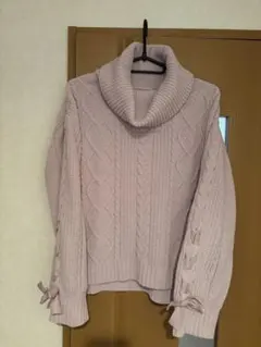 薄いピンク ケーブル編みセーター