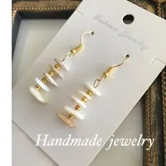 夏ピアス さざれ石×シェルホワイトピアス イヤリング