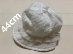 ホワイトフリル付きベビー帽子　バースデイ　白