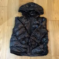 ブラックフード付きダウンジャケット