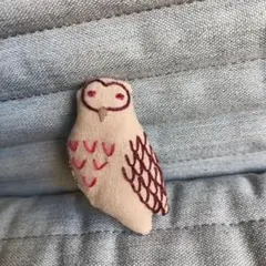 フクロウのブローチ　ハンドメイド