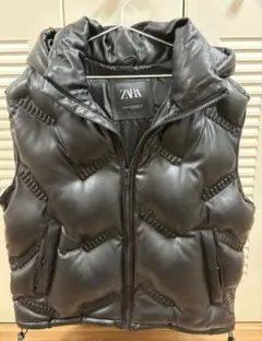 ZARA フード付きダウンベスト　ブラック