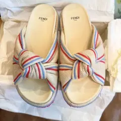 美品 FENDI ノットデザイン サンダル 37のサムネイル