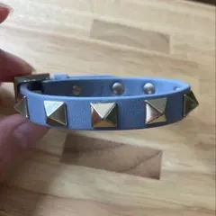 VALENTINOスタッズ付き レザーブレスレット ホワイト - メルカリ
