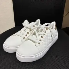 【新品・未使用】スニーカー23㎝ ローカットレディース　ホワイト キルティング