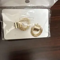 ゴールド ツイストデザイン ピアス