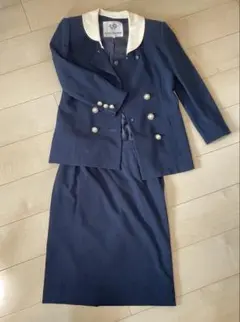 ネイビー スーツ ホワイトカラー