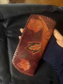 手縫いレザー長財布 葉の模様