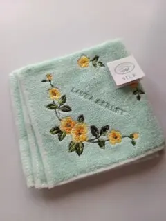 Laura Ashley 花柄 シルクタオルハンカチ 25 x 25 タグ付き