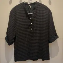 黒とグレーのチェック柄五分袖スキッパーシャツ　パールボタン　ペッパルペッパル