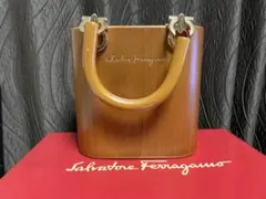 Salvatore Ferragamo 木製ハンドバッグ