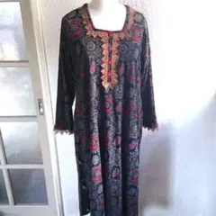 昭和レトロ古着 黒地アジアン エスニック柄アオザイ風スリットワンピース