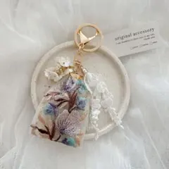 ベージュパープルのインド刺繍リボン　キーホルダー　バッグチャーム　ハンドメイド