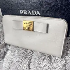良品　PRADA サフィアーノ　ゴールドロゴ　リボン　ラウンドファスナー