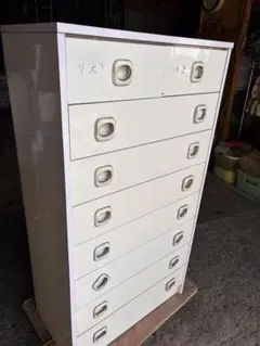 【昭和レトロ】ホワイト チェスト 8段 収納家具 昭和レトロ】ホワイト チェスト 8段 収納家具 - メルカリ