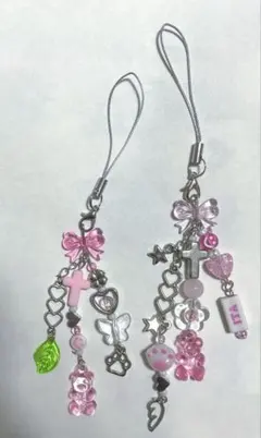 ビーズキーホルダー　韓国　y2k ストリート　コレクトブック　ピンク