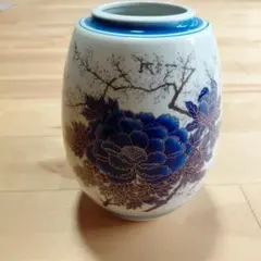 有田焼（若山窯・若山作）「ローケツ牡丹（または芍薬絵）」染付花瓶