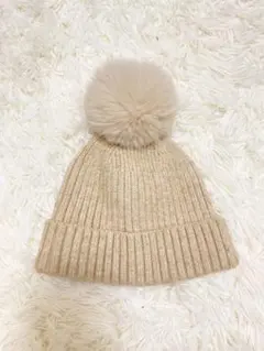 ZARA ベージュ ニット帽 ファー ポンポン付きのサムネイル
