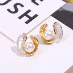 ♥️人気商品♥️おしゃれ　レディース　パール　ピアス　人気　ゴールド　海外