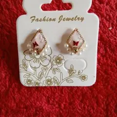 蝶モチーフ パールピアス