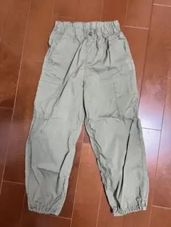 UNIQLO キッズ カーゴパンツ カーキ 130cm