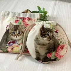 ミニ巾着袋　丸い巾着袋　バネポーチ　猫　ねこ　ネコ　ボタニカル　ハンドメイド