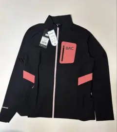 新品タグ付きのスポーツジャケット