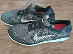 フライニット スニーカー