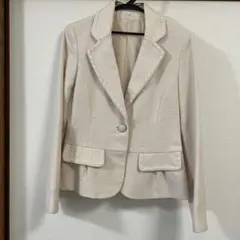 テーラードジャケット　ベージュ