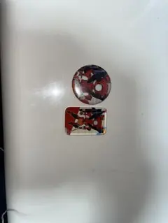 コンパスニーズヘッグアクリルキーホルダーと缶バッチ