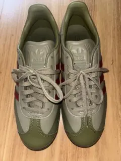 adidas Gazelle オリーブグリーン/レッド