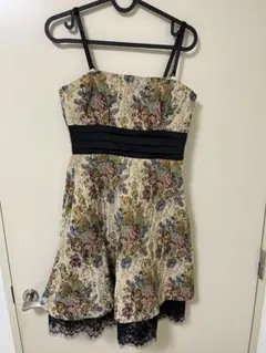 花柄ストラップ付きドレス