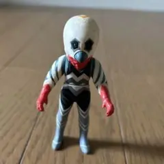 ウルトラセブン】ガッツ星人 ソフビ（2005） 高さ約10センチ - メルカリ
