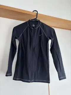 Nike ブラック ラッシュガードキッズM150