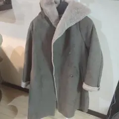 LEPSIMフード付きグレーのムートンコート