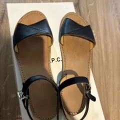 【値下げしました】A.P.Cのレザーサンダルのサムネイル